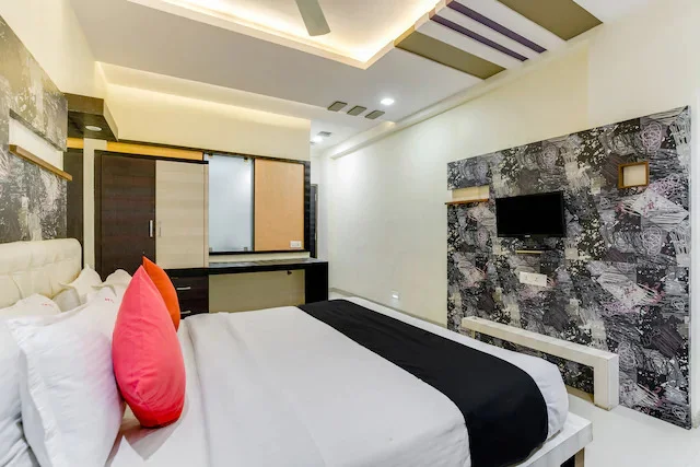 Hotel Grand Heritage Daman at night